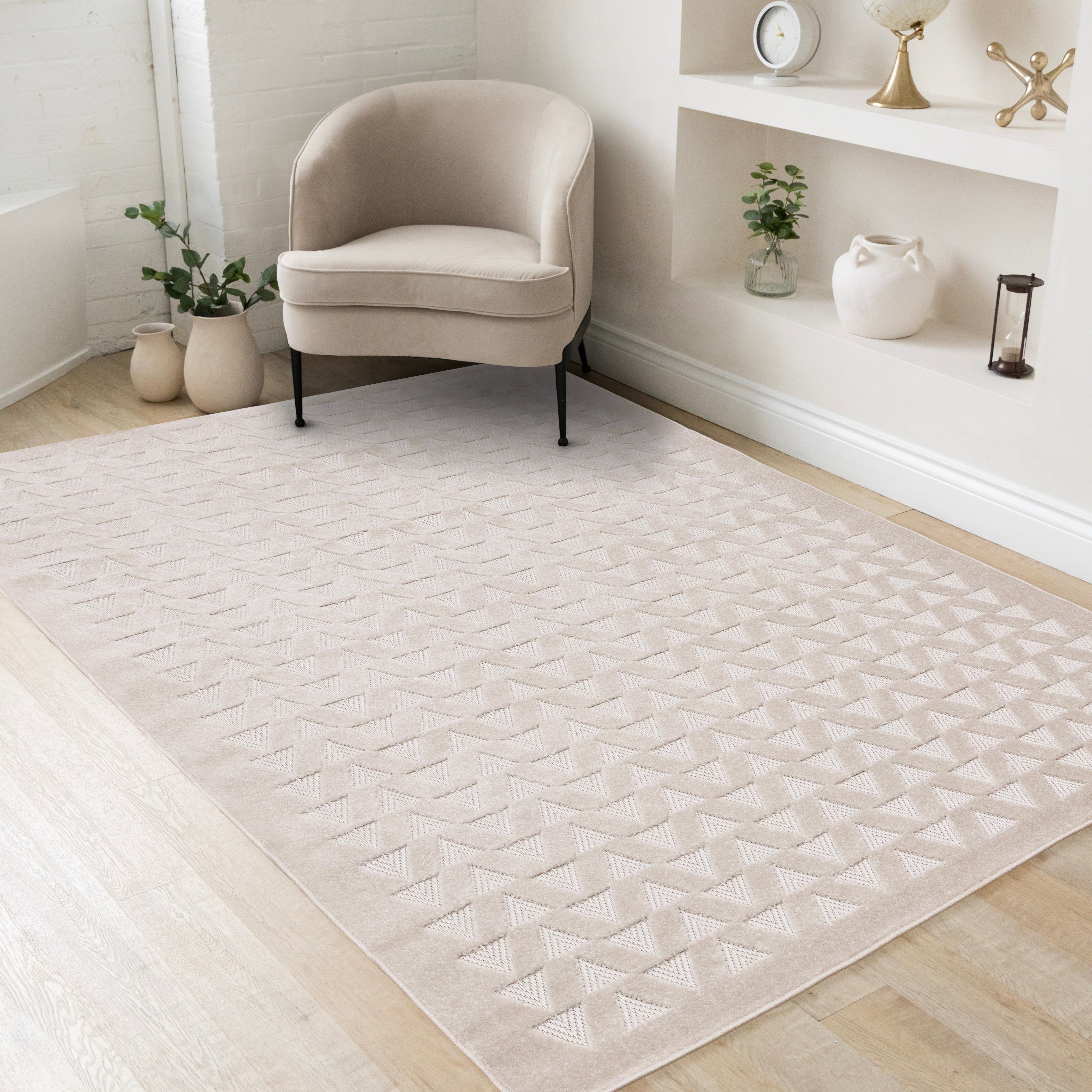 Alta White Rowed Triangles Design Rug