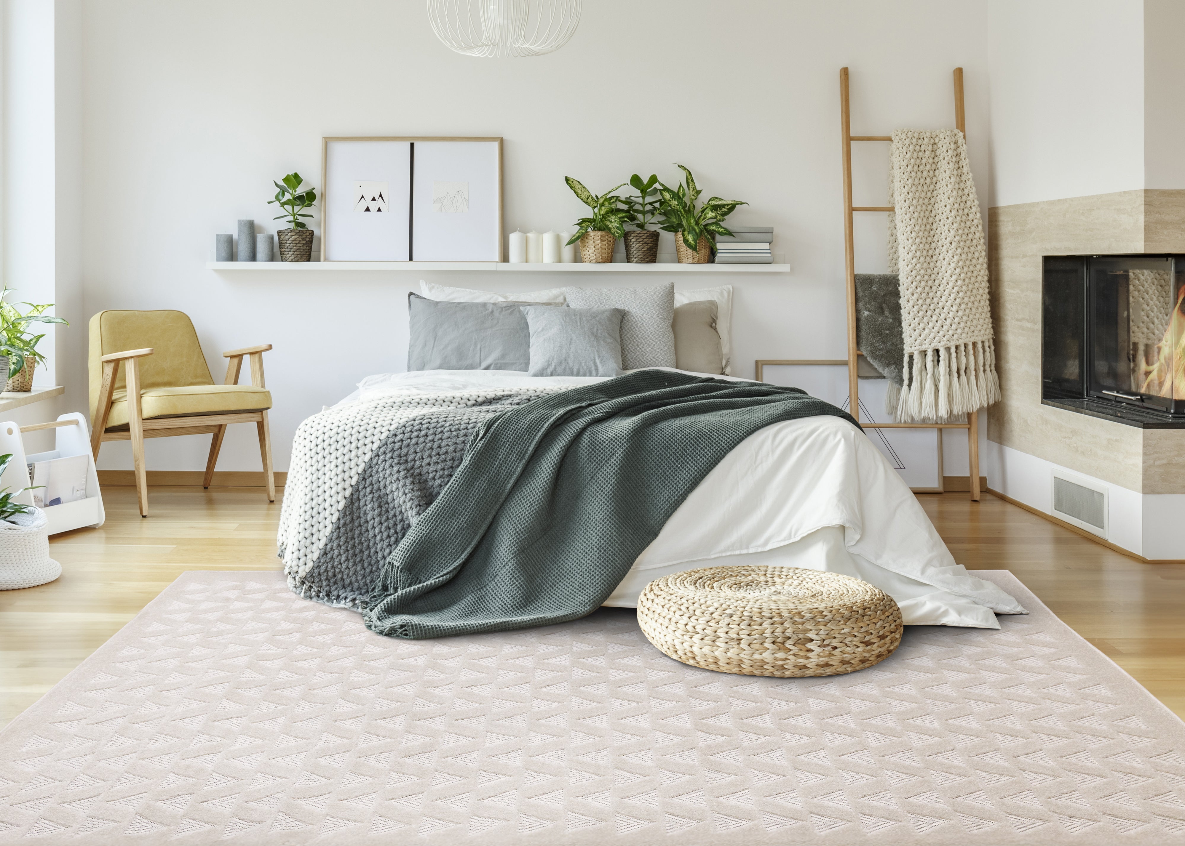 Alta White Rowed Triangles Design Rug