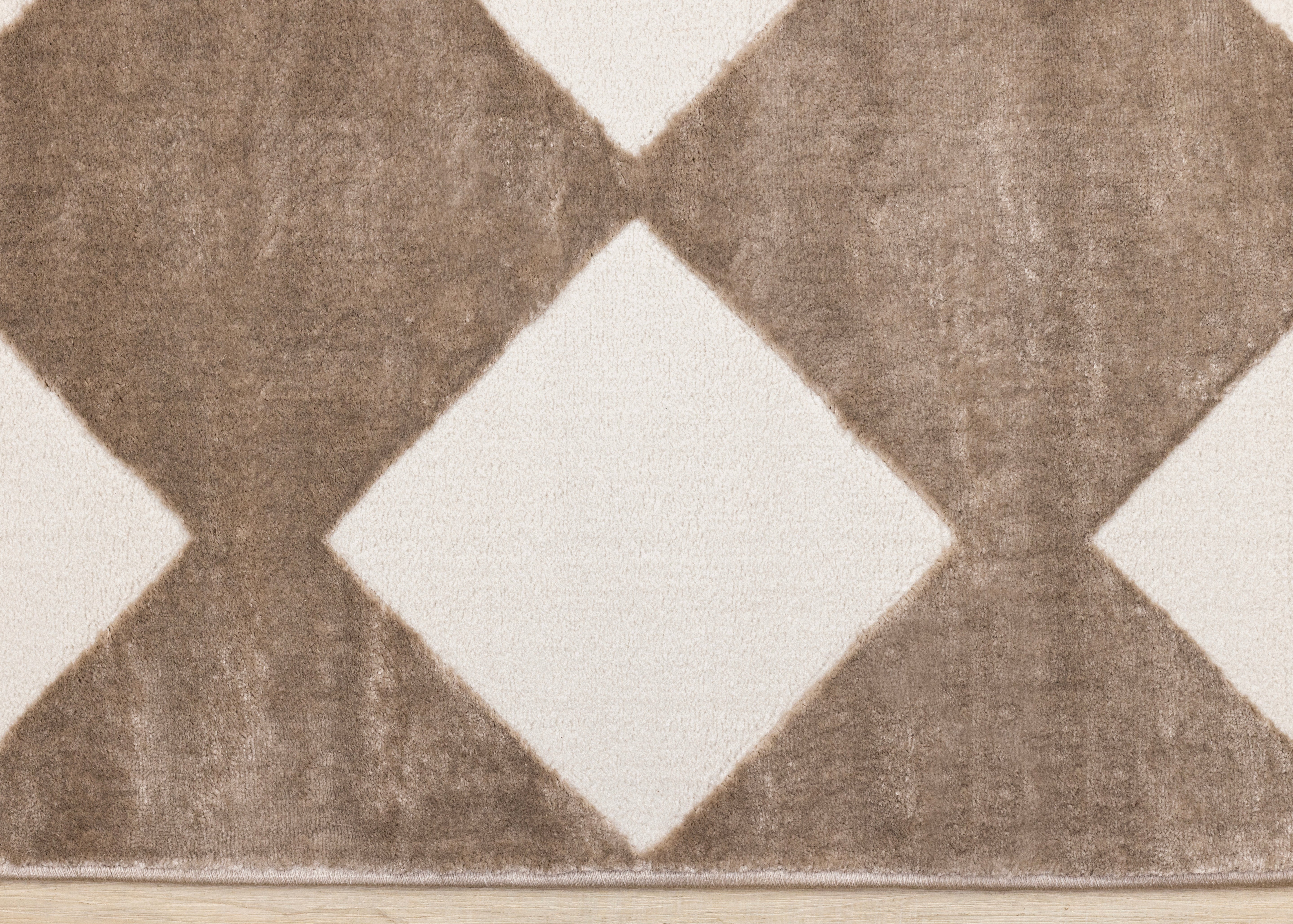 Leo Brown Cream Diamond Design Rug