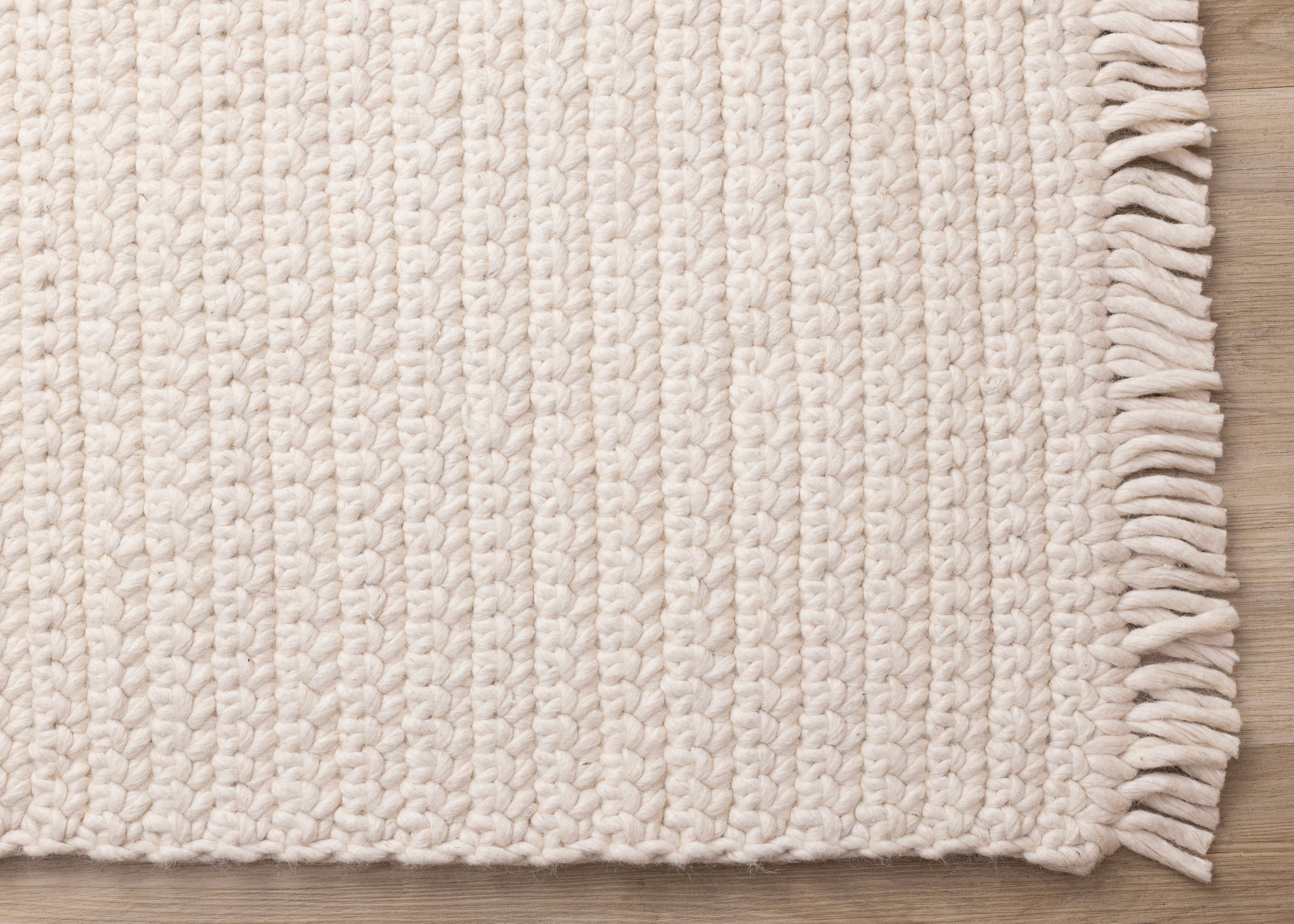Ripple White Knotted Design