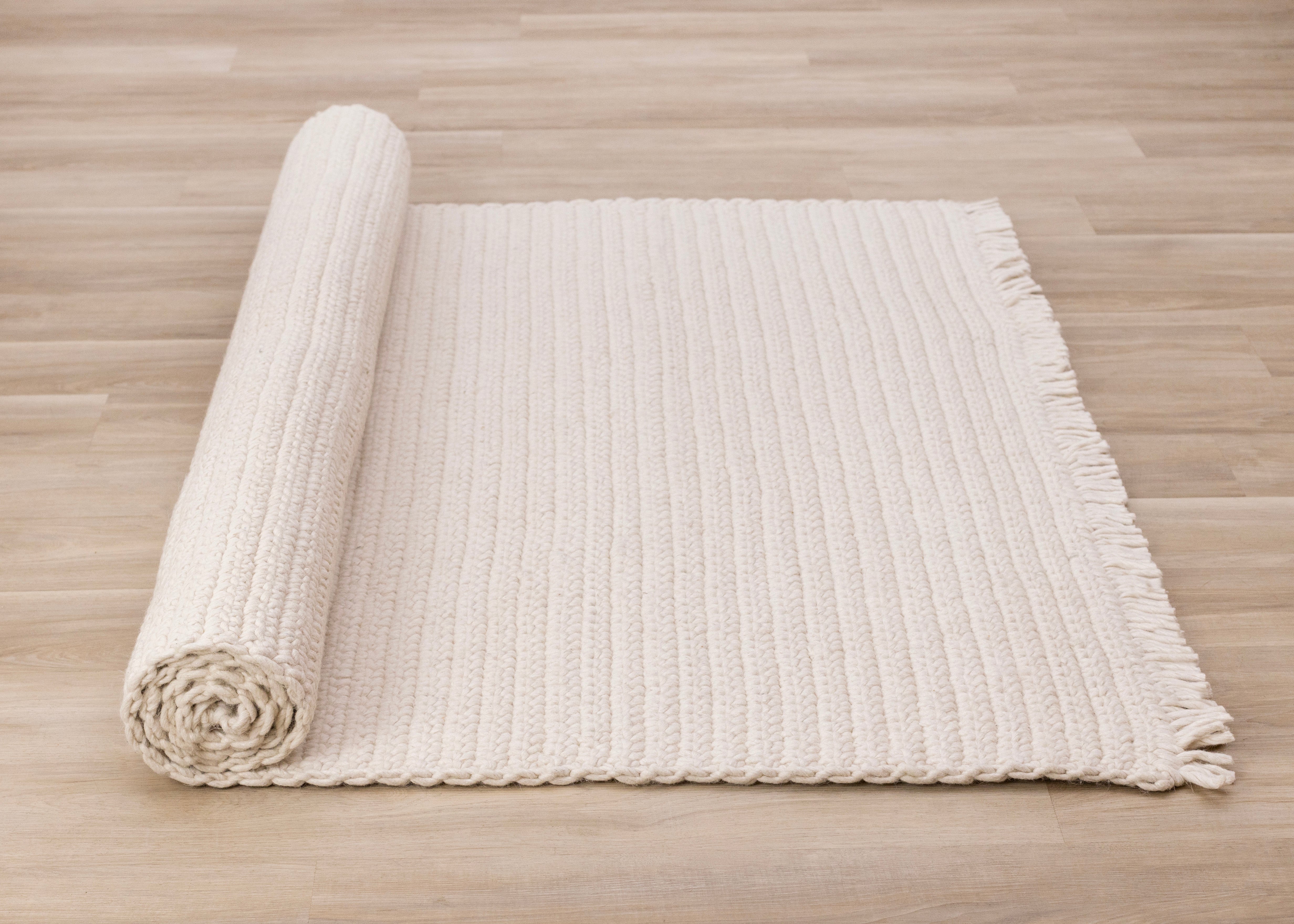 Ripple White Knotted Design