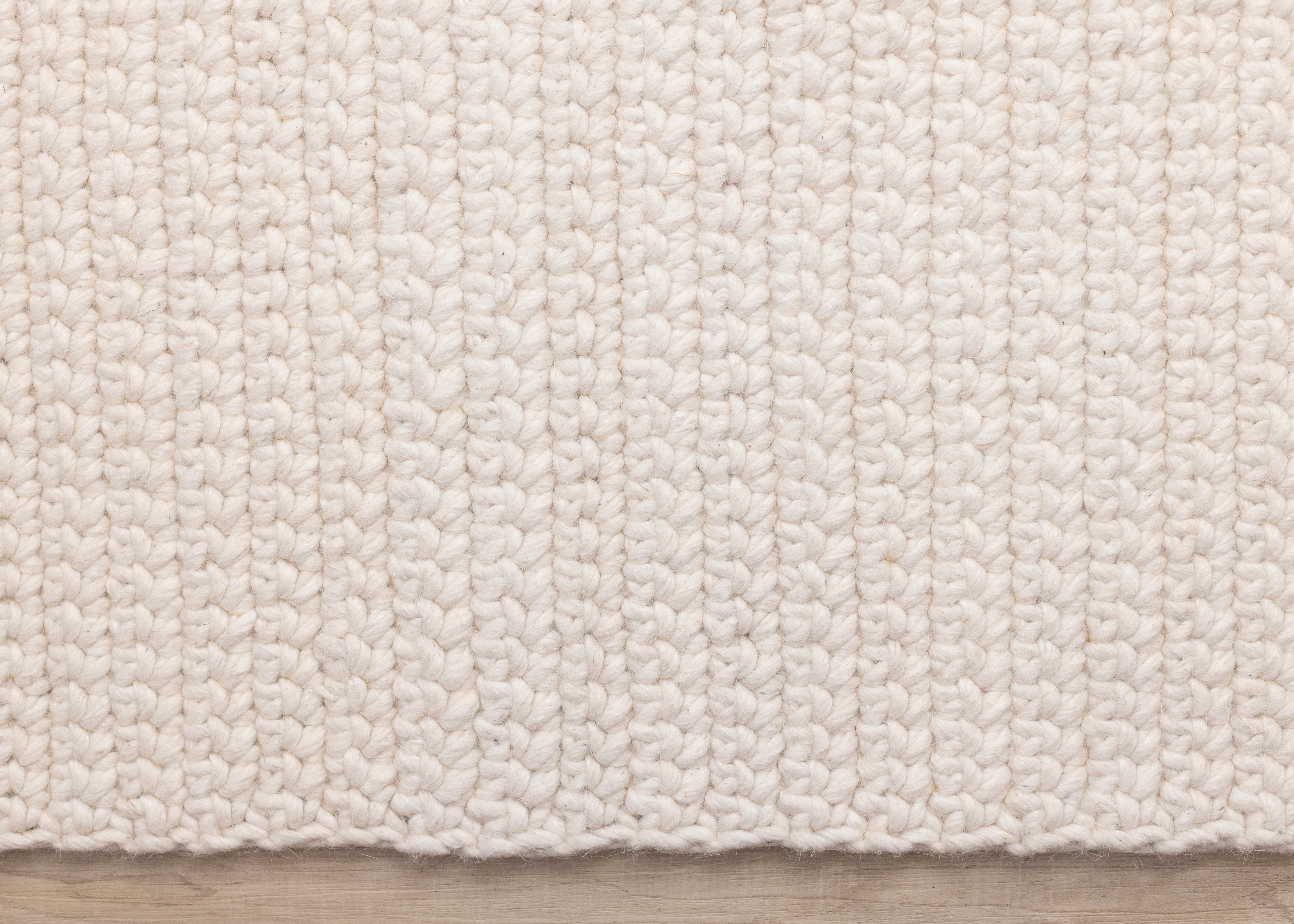 Ripple White Knotted Design