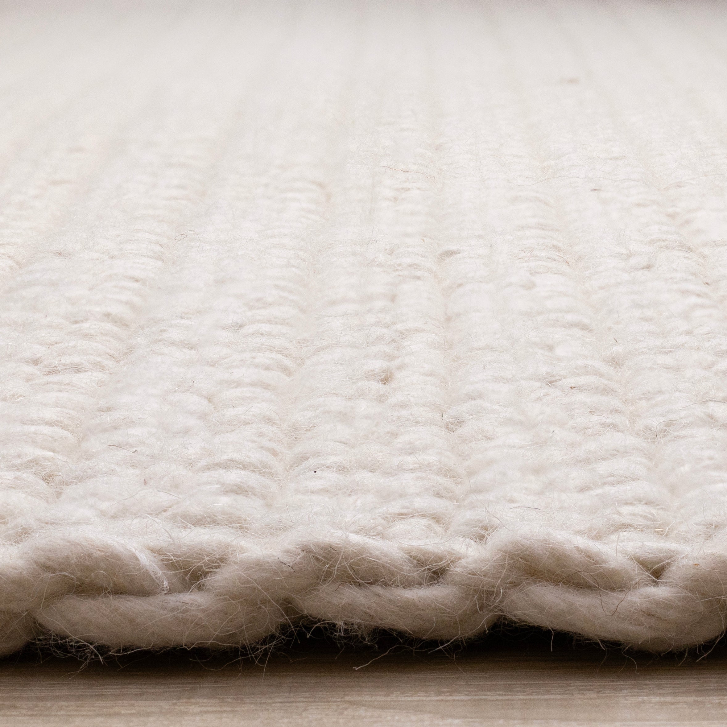 Ripple White Knotted Design