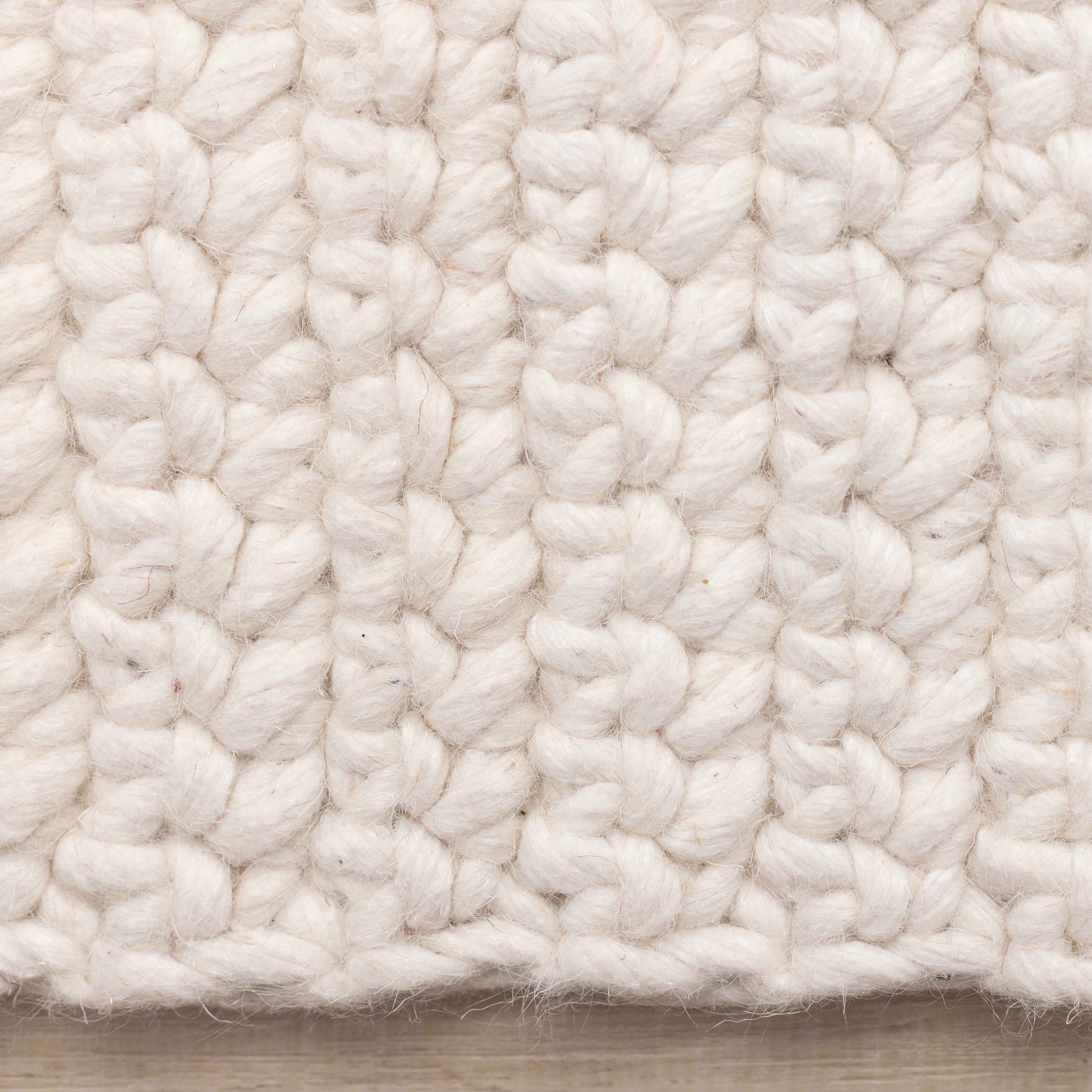 Ripple White Knotted Design