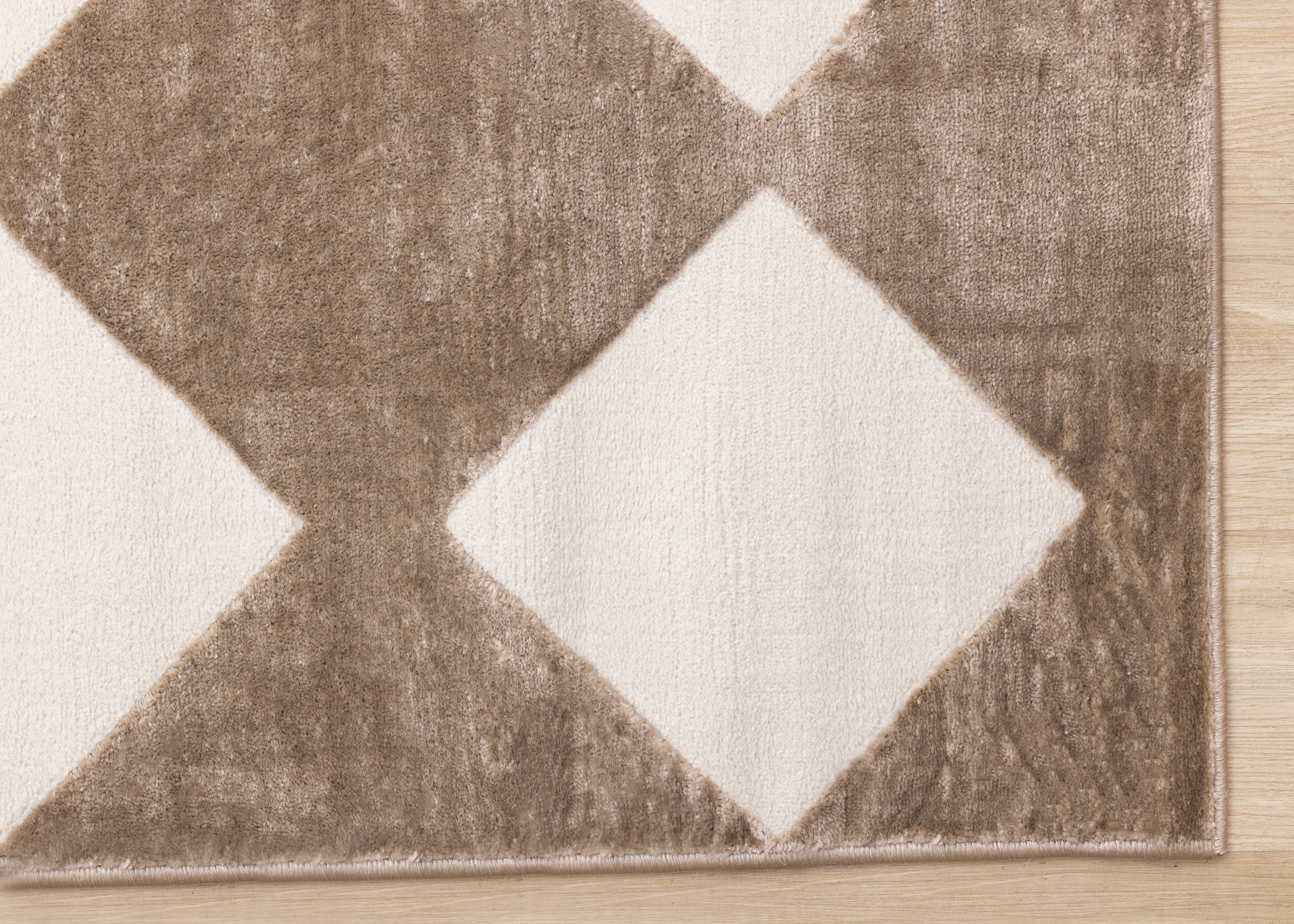 Leo Brown Cream Diamond Design Rug