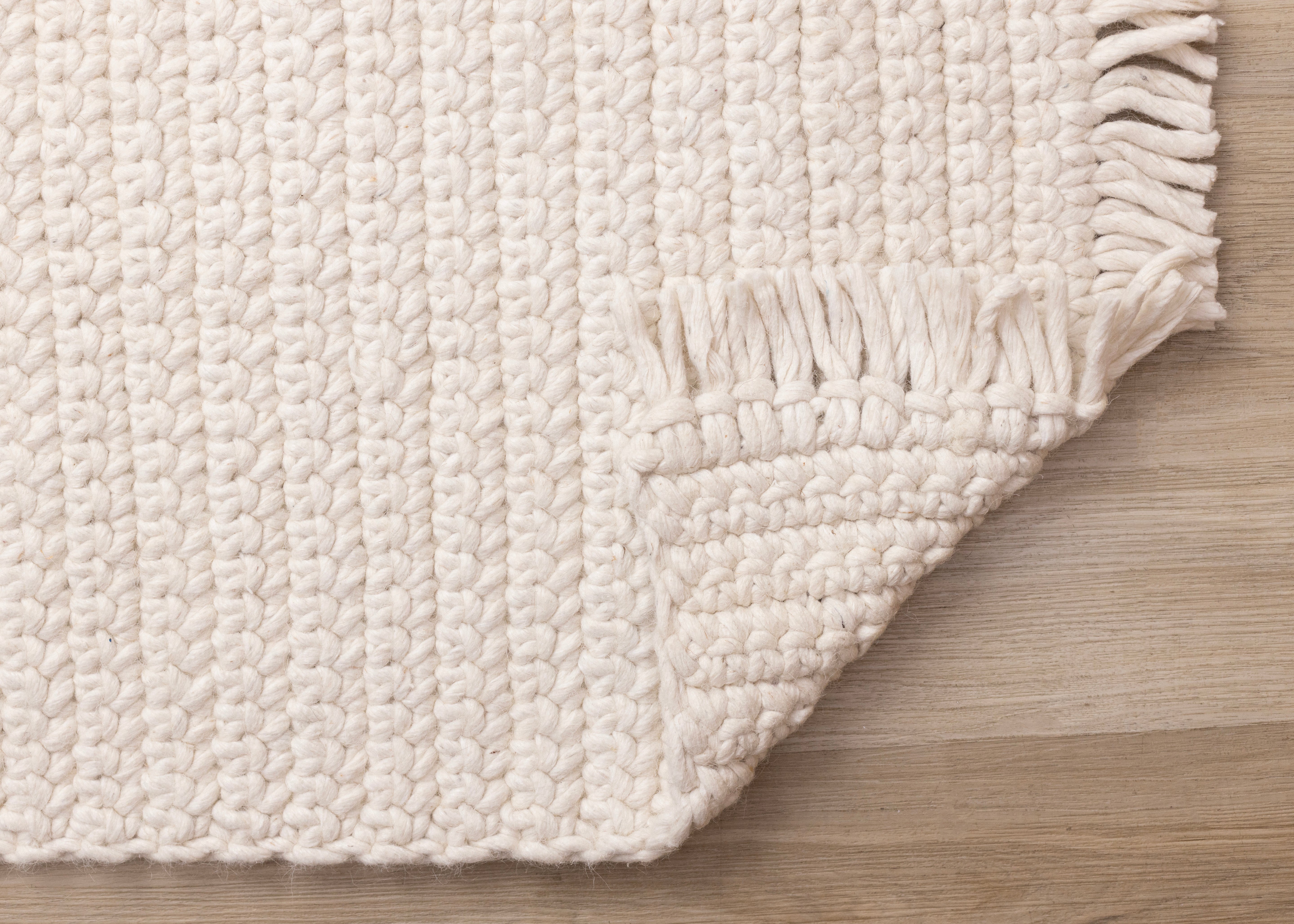 Ripple White Knotted Design