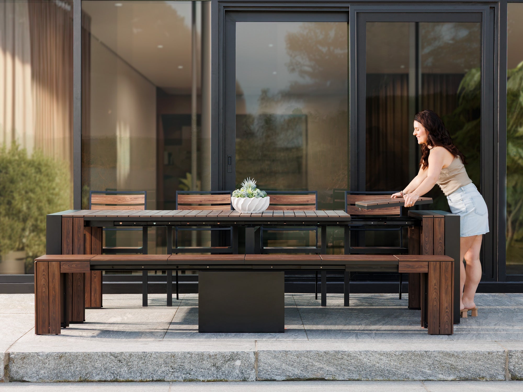 The Transformer Outdoor Dining Set – The Host