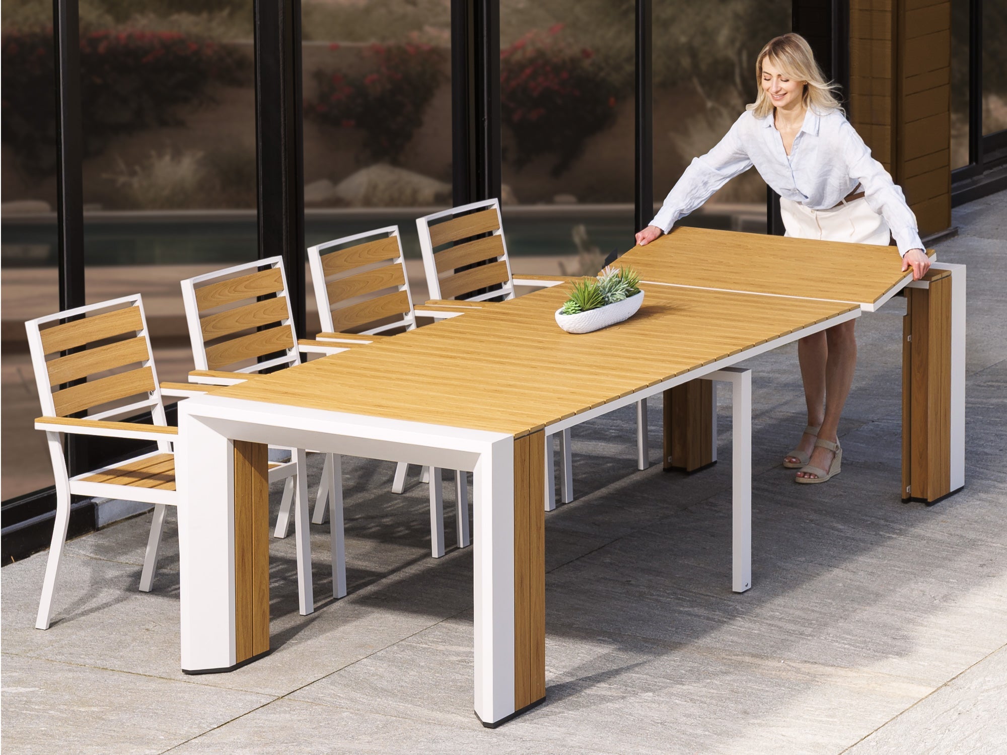 Transformer Outdoor Dining Set – The Family
